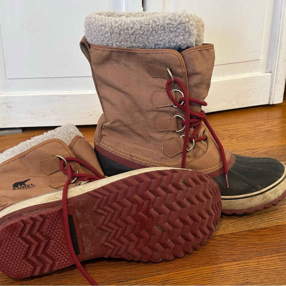 Sorel women’s lined snow boots